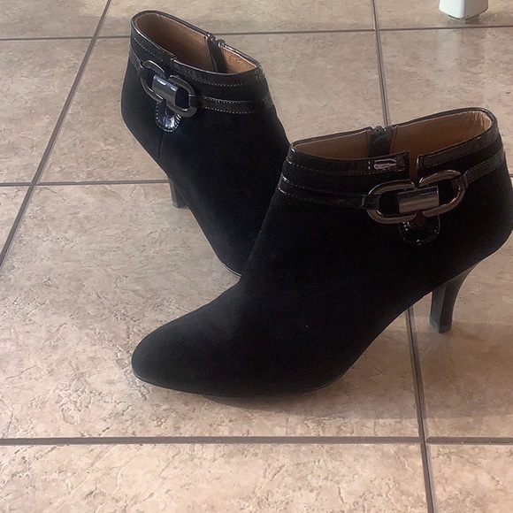 Black bootie - Picture 2 of 11